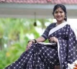 Rani Rudrama demands apology from Kavitha