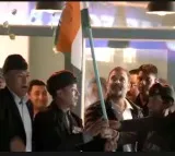 Rahul Gandhi visits Leh market with army veterans