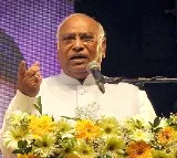 Kharge criticises govt for cutting MGNREGA budget