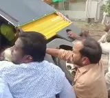 Mangalagiri MLA RK helps to lift overturned auto