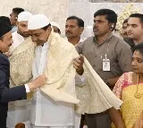 హైదరాబాదులో సచివాలయ ప్రాంగణంలో మసీదు ప్రారంభంలో పాల్గొన్న గవర్నర్ తమిళిసై  , ముఖ్యమంత్రి శ్రీ కేసీఆర్  తదితరుల దృశ్య మాలిక