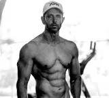 Hrithik Roshan goes shirtless and flaunts his washboard abs, Saba Azad reacts