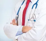 Doctors treat patients under mobile torch at Andhra hospital