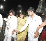 Shah Rukh Khan offers prayers at Tirumala temple