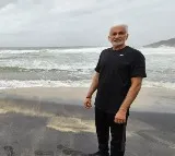 Vijayasai Reddy visits Kovalam beach in Kerala