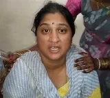 Homeguard Ravinder wife Sandhya Protest at Usmania Hospital