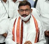 Chelluboyina fires on Pawan and Purandeswari