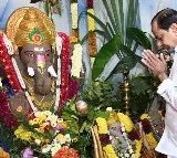 వినాయక చవితి వేడుకలు ప్రగతి భవన్ లో ఘనంగా జరిగాయి. గణనాథుడు కి ముఖ్యమంత్రి కె.చంద్రశేఖర్ రావు శోభమ్మ దంపతులు ప్రత్యేక పూజలు చేశారు