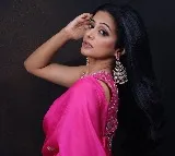 Priyamani reply to a netizen who called her aunty