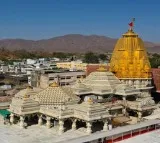 35 pilgrims injured in bus accident in Gujarat's Banaskantha