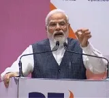 Modi attends to Palamuru rally