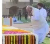 Kharge, Rahul pay tributes to Mahatma Gandhi on his birth anniversary