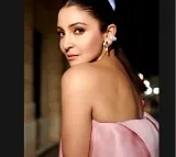 Anushka refuses to be photographed by paps amid pregnancy rumours