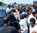 People expressing solidarity to Nara Lokesh while he is going to Rajahmundry