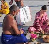 At Gaya temple, Ukrainian woman performs 'pind daan' of those killed in Russia-Ukraine war