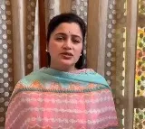 MP Navaneet kaur fires at Bandaru for comments on roja