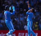 Team India bundles Aussies for 199 runs