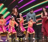 'IGT 10': Ravi Teja, Gayatri Bhardwaj, Nupur Sanon groove to 'Vaathi Coming'
