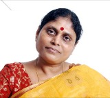 YS Vijayamma escapes from accident