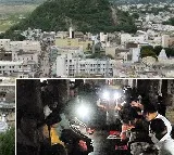 Devotees offer poojas in Srikalahasti Temple in dark
