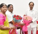 CM KCR welcomes Ponnala couple
