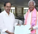 Kadiam Srihari receives B form from KCR