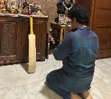Sachin Tendulkar performs pooja to Cricket bat and ball on Dasara