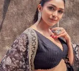 Allu Aravind blesses Mrunal Thakur for a quick marriage