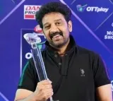 JD Chakravarthy receives best actor award