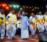 Karnataka CM Siddaramaiah dances in Hampi