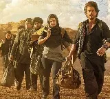 SRK walks miles with his 'ullu ke patthon' in 'Dunki' poster
