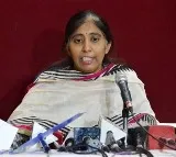 Dr Sunitha and her husband met Kadapa SP Siddarth Kaushal