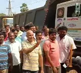 Chinthamaneni protests at Pedavegi police station