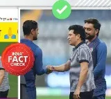 Australian cricketer Maxwell touching Sachin Tendulkars feet Photo Fake