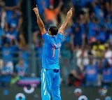 New zealand loses two wickets in quick succession shami