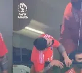 Virat looks for Anushka in wankhede stadium during during match