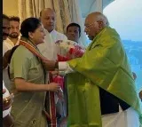 Vijayashanthi joins congress in the presence of Kharge