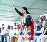 Vijayashanti hot comments on KCR family