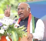 Mallikarjun Kharge Lose His Cool AT Telangana Poll Rally
