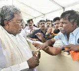 K'taka CM tells doctors to treat those who come in old, dirty clothes humanely