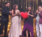 Shekhar Ravjiani, Shreya Ghoshal give gift to 'Indian Idol 14' contestant