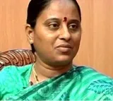 Congress candidate Konda Surekha strong warning to Narendar Nannapuneni