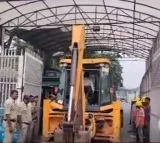 Removal of barricades in front of Pragathi Bhavan started