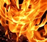 Private bus towards to Mumbai from Hyderabad caught fire