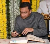 ఫొటోలు: శాసనసభ ప్రొటెం స్పీకర్ గా అక్బరుద్దీన్ ఒవైసీచే రాష్ట్ర గవర్నర్ తమిళిసై ప్రమాణ స్వీకారం చేయించారు