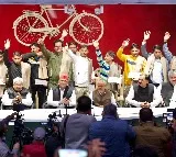 Akhilesh felicitates rat miners who saved people in Uttarakhand