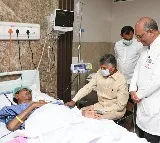 Chandrababu, Telangana DyCM visit KCR at hospital