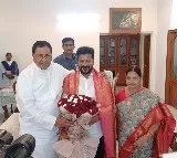 ఫొటోలు: - మాజీ సీఎల్పీ నేత జానా రెడ్డి నివాసంలో మర్యాదపూర్వకంగా కలిసిన ముఖ్యమంత్రి రేవంత్ రెడ్డి