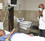 RS Praveen Kumar meets KCR in Yashoda