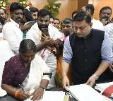 పదవీ భాద్యతలు స్వీకరించిన రాష్ట్ర పంచాయితీ రాజ్, గ్రామీణాభివృద్ధి మహిళా సంక్షేమ శాఖ మంత్రి సీతక్క